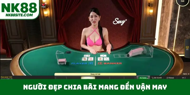 Người đẹp chia bài mang đến vận may